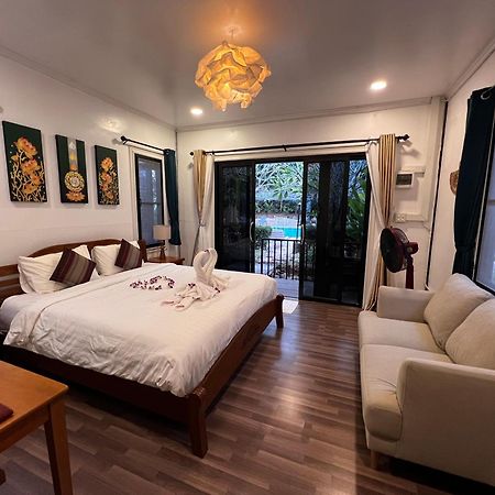 Big Elk Steak House - Homestay Trat Eksteriør billede