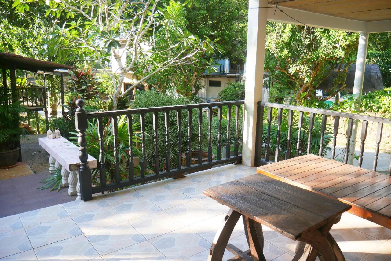 Big Elk Steak House - Homestay Trat Eksteriør billede